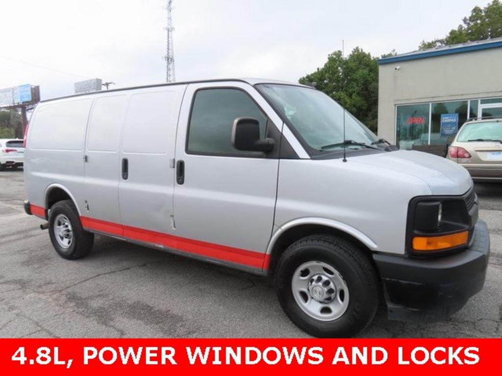 2017 Chevrolet Express Cargo Work Van's photo